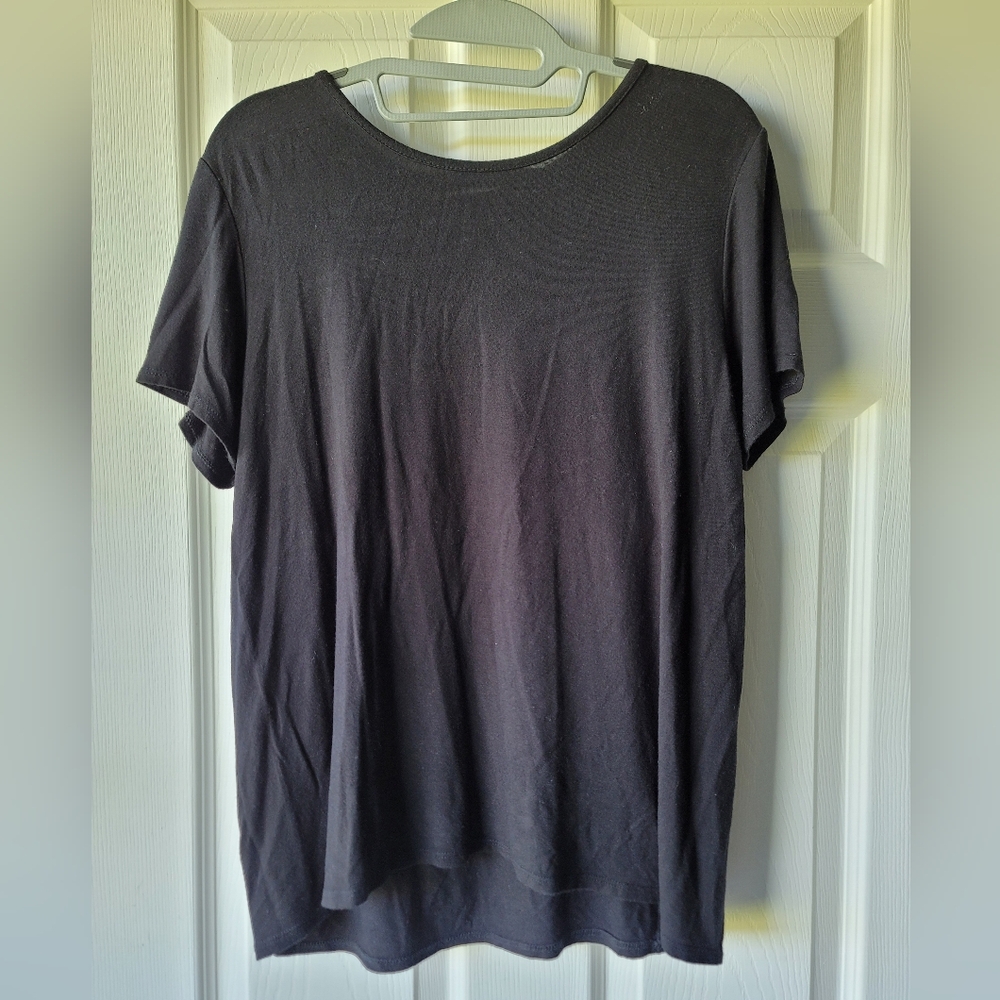 Pebble and Stone Black Ruffle Back Top M